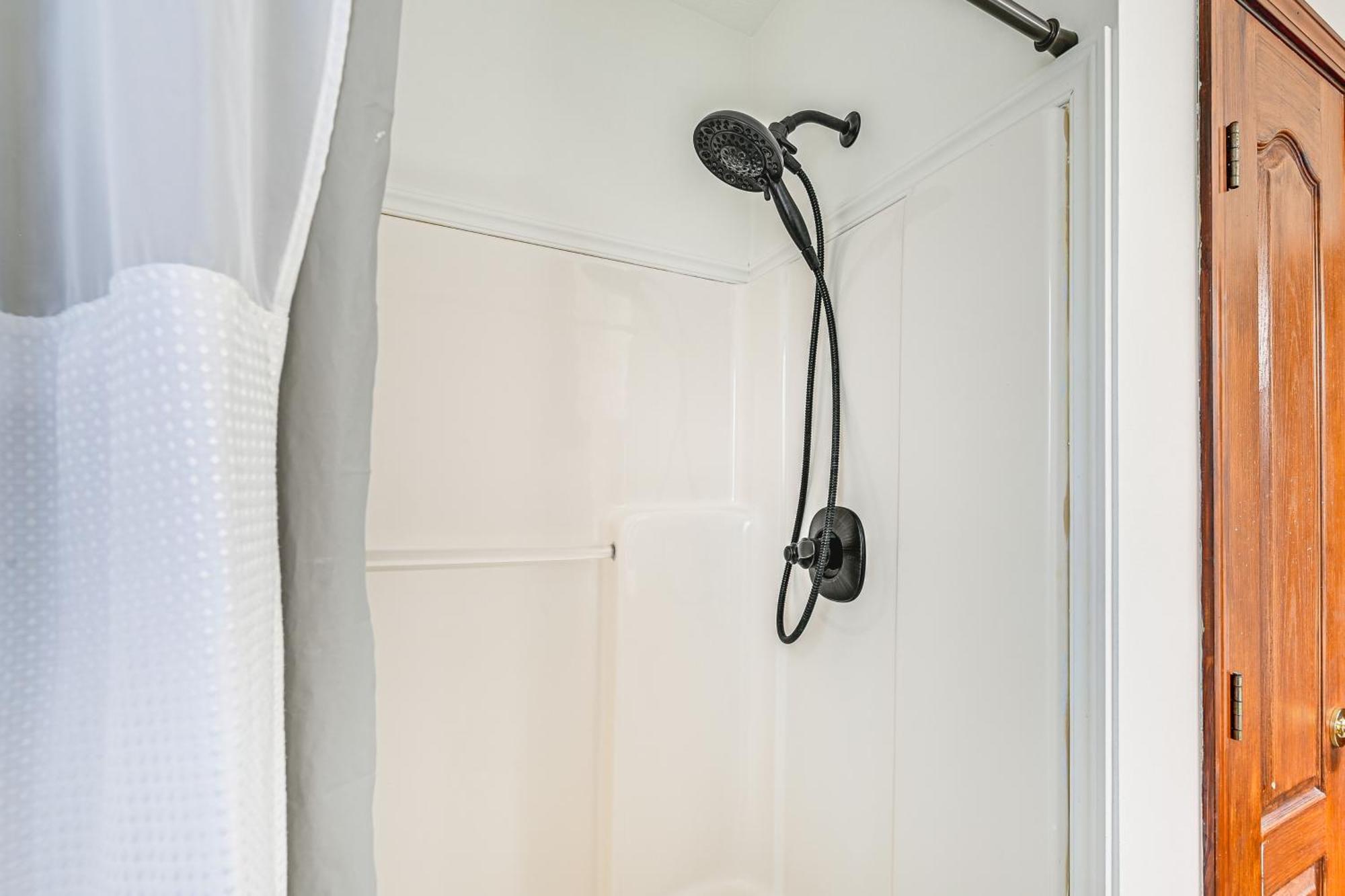 Williamstown Gem With Private Pool And Hot Tub! 빌라 외부 사진